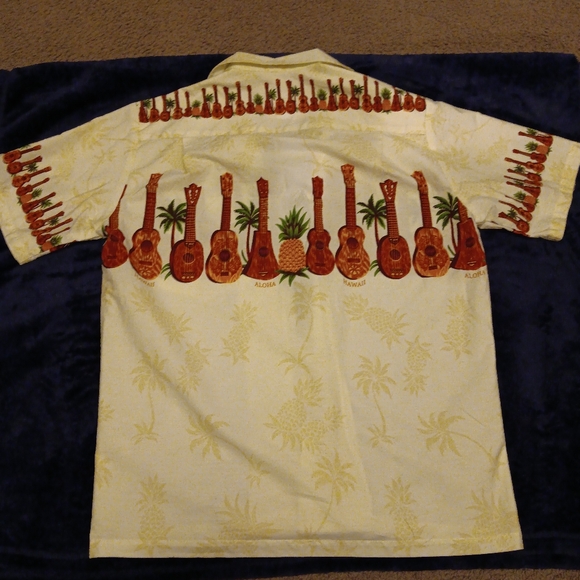 Royal Hawaiian Creations Button Up cotton  Ukelele and Pineapple - Picture 4 of 4